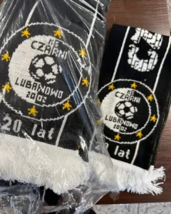 Schals zum 20-jährigen Jubiläum von Czarni Lubanowo